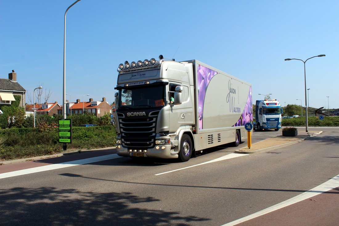 Truckrun 2015 rijdt door de Bollenstreek