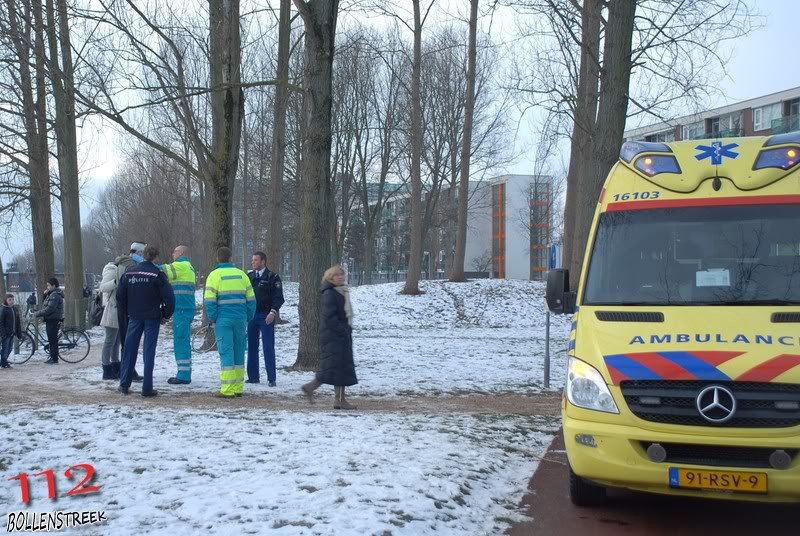 Persoon gevallen op ijs Katwijk