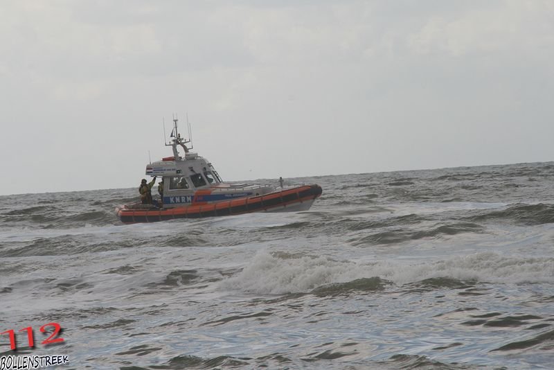 NRB en KNRM assisteren bij aankomst André Kuipers strand Noordwijk