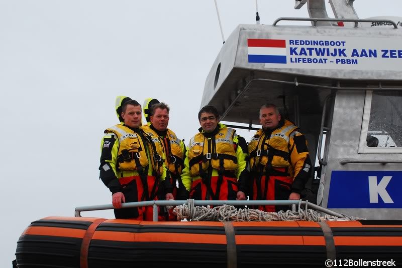 KNRM Katwijk oefent bij harde wind en hoge golven