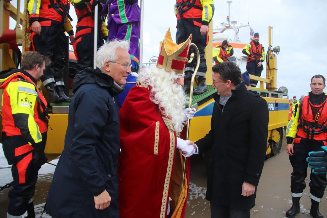 Aankomst Sinterklaas met zijn Zwarte Pieten Noordwijk