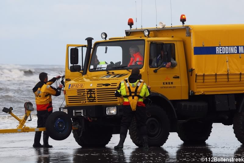 Surfer in problemen Katwijk