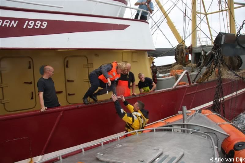 De redder op topsnelheid naar bevalling.