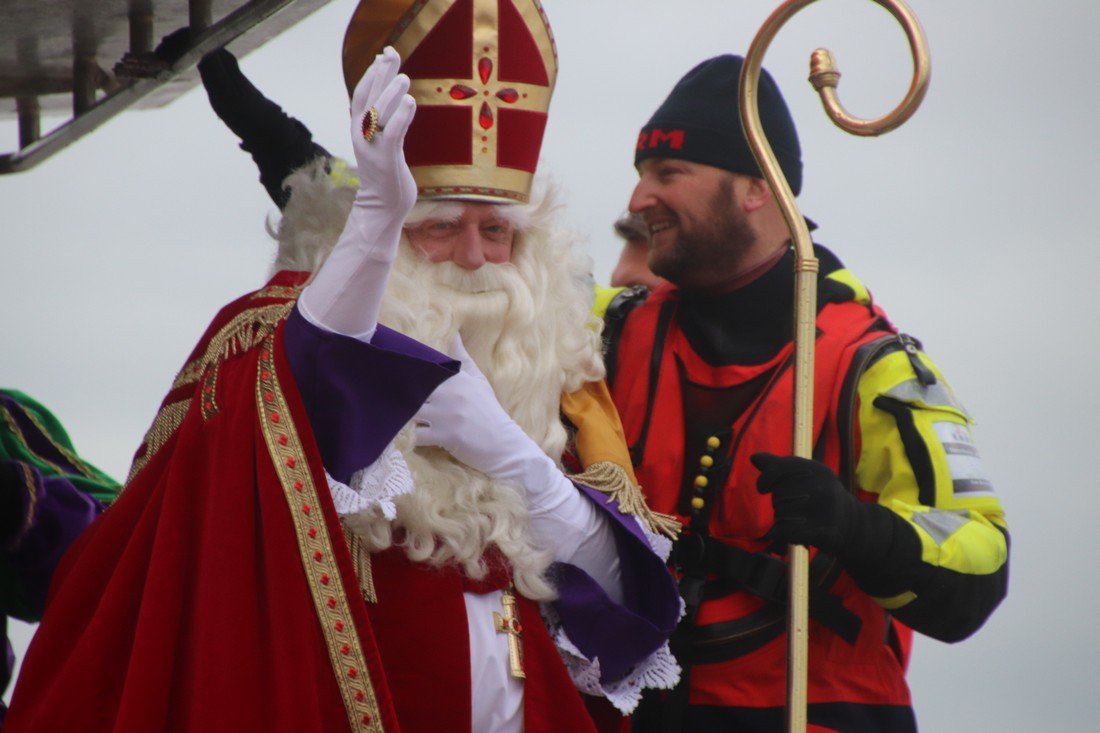 Aankomst Sinterklaas met zijn Zwarte Pieten Noordwijk