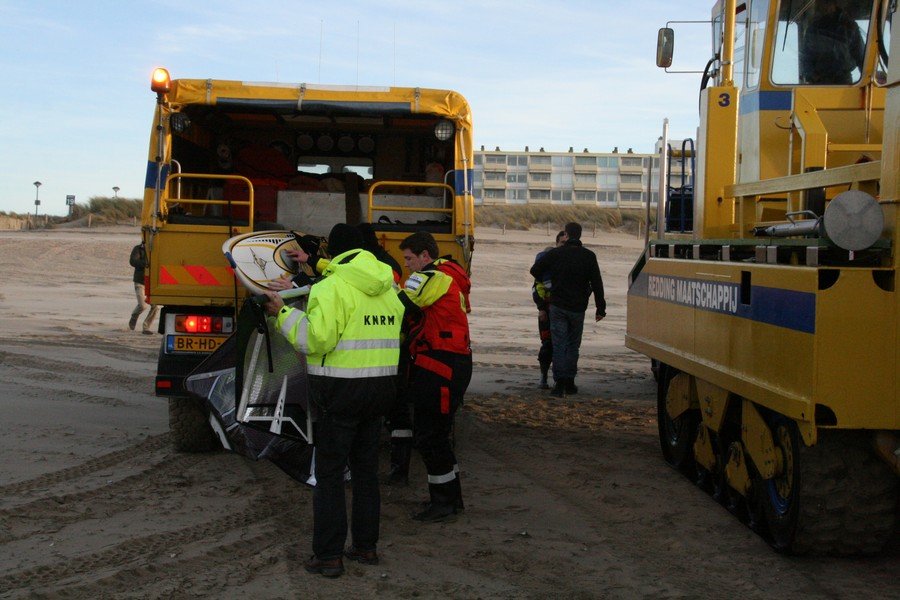 Surfer in problemen  Katwijk