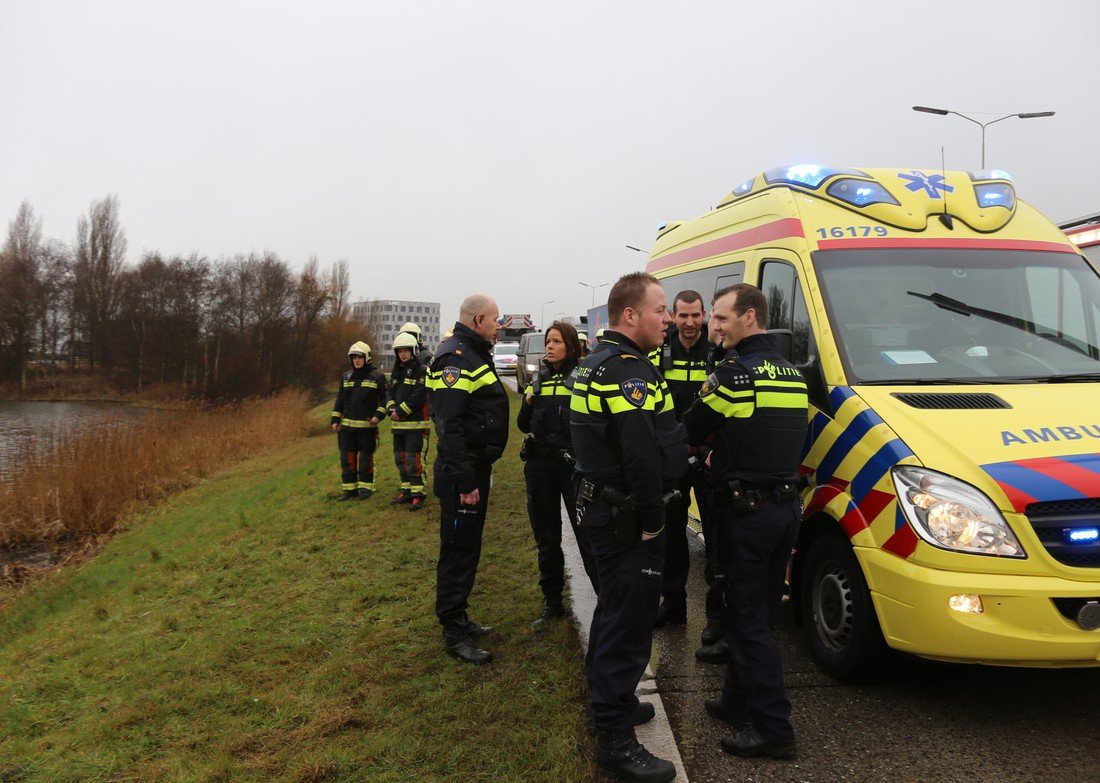 Auto te water Ir G Tjalmaweg N206 Oegstgeest