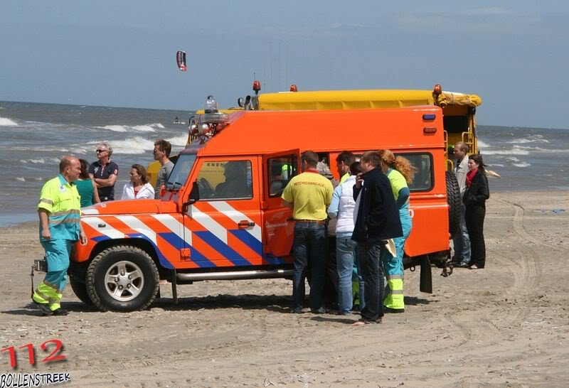 Inzet  NRB en KNRM  voor vastgelopen rupsvoertuig Langevelderslag Noordwijk