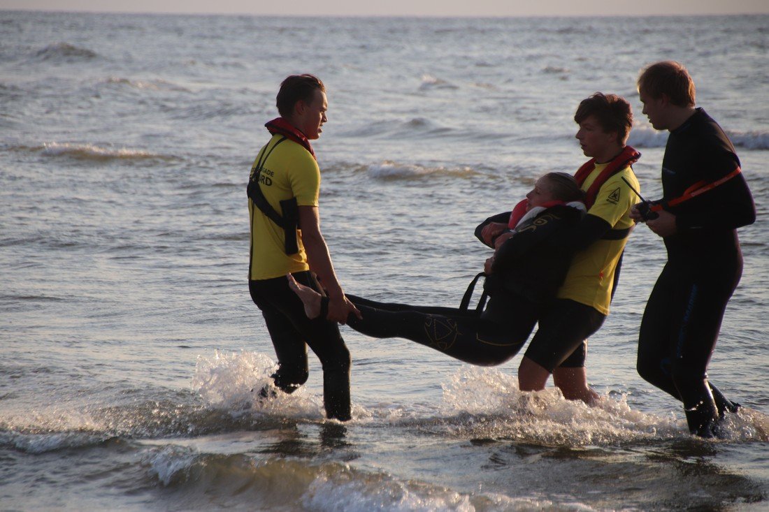 Grote oefening strand Katwijk