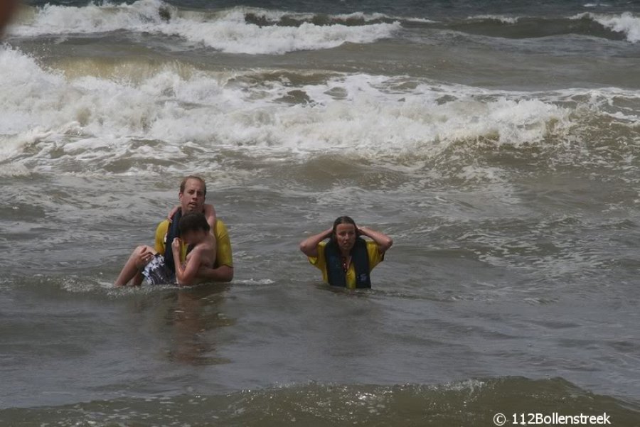 Reddingsactie strand Noordwijk