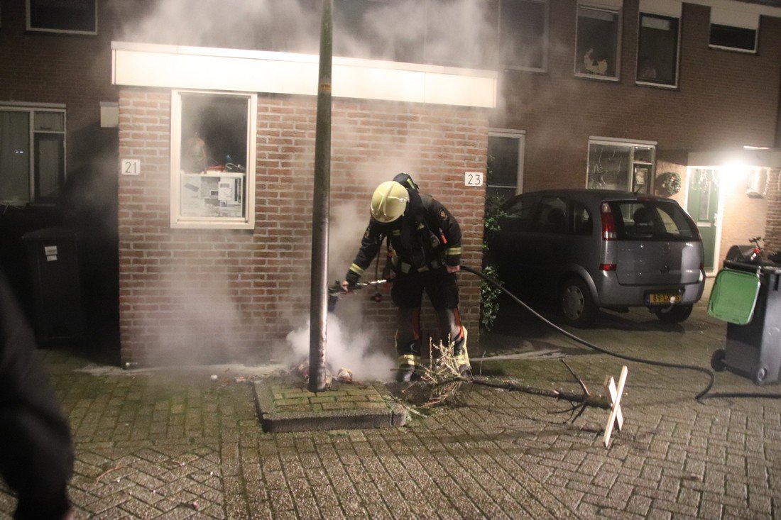 Kerstboom en container in de brand gestoken Schaalhoren Noordwijk