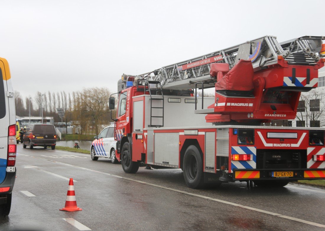 Auto te water Ir G Tjalmaweg N206 Oegstgeest