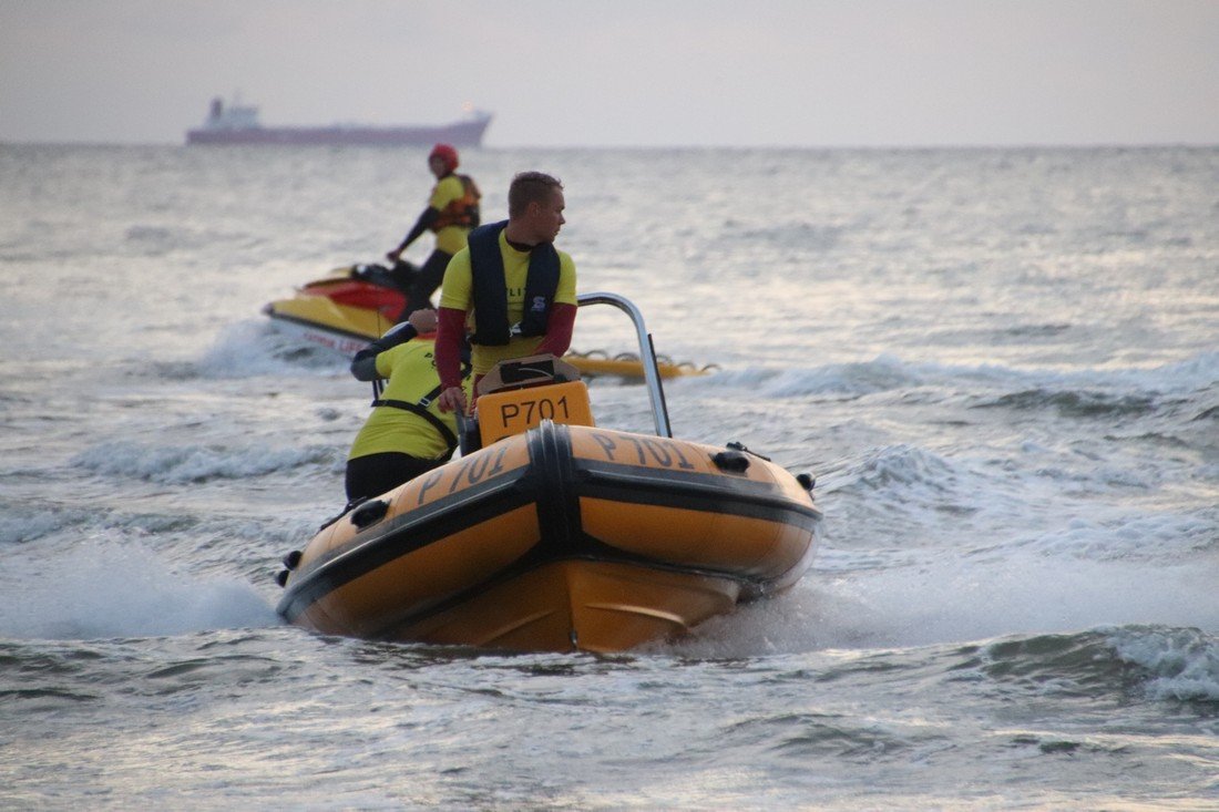 Grote oefening strand Katwijk