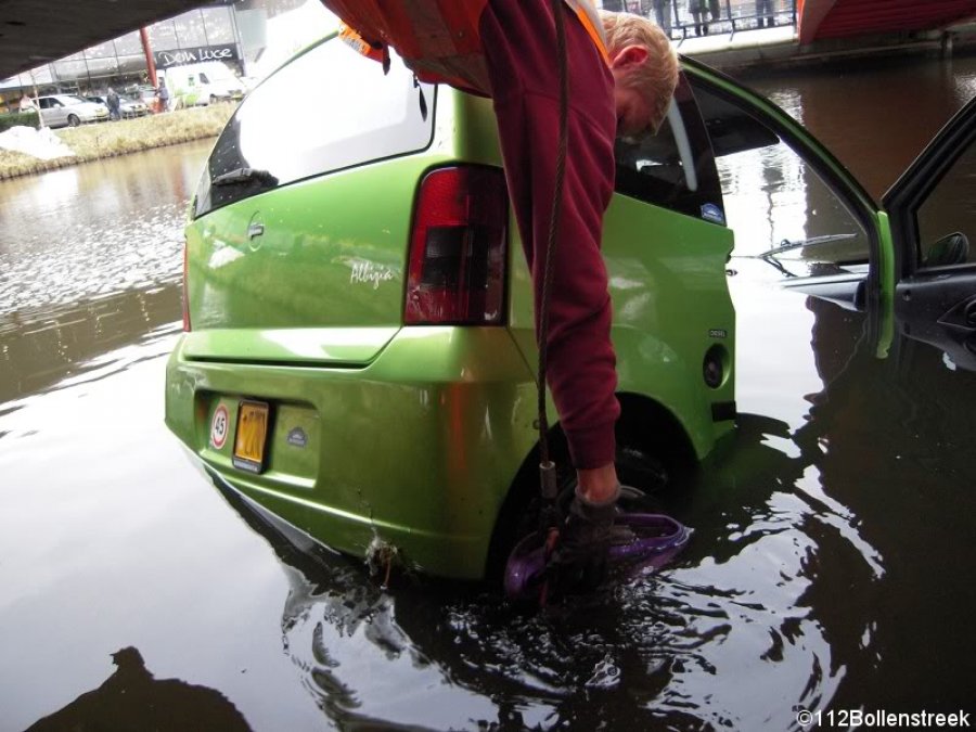 Auto te water Spaarneweg Cruquius