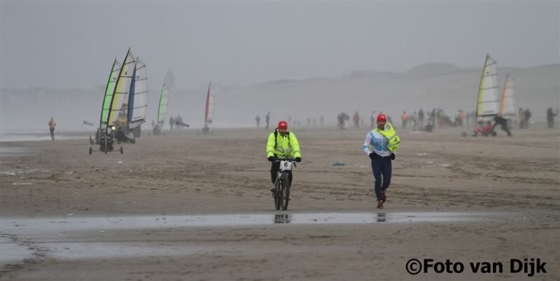 135 km hardlopen en fietsen voor de KNRM