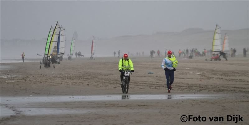 135 km hardlopen en fietsen voor de KNRM