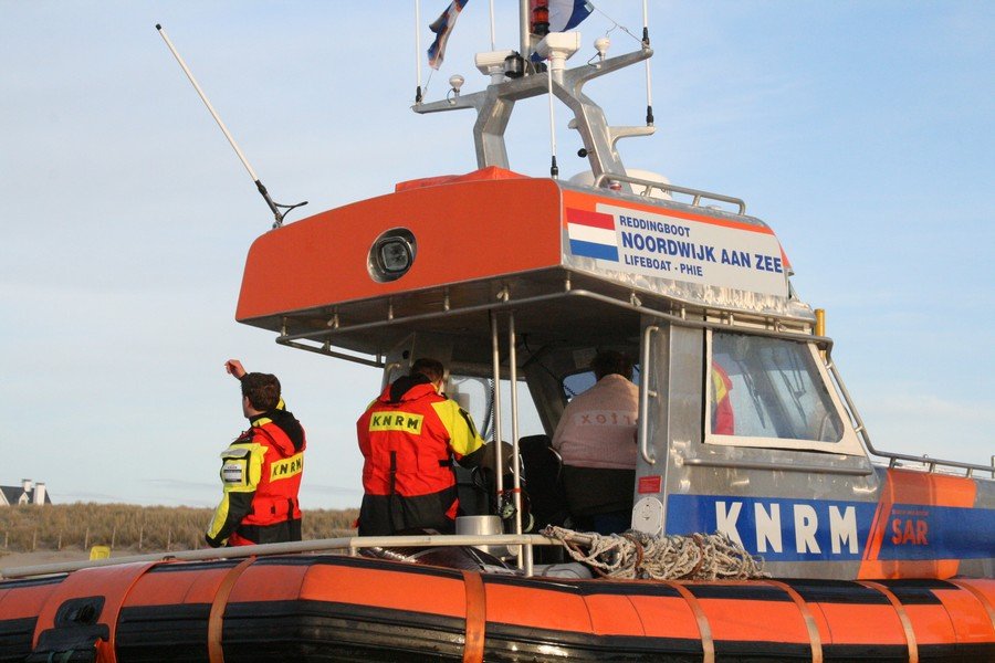 Surfer in problemen  Katwijk