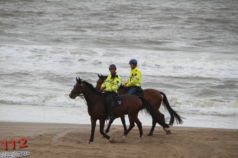 NRB en KNRM assisteren bij aankomst André Kuipers strand Noordwijk