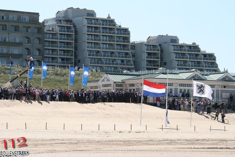 Blauwe vlag gehesen in Noordwijk door Prins Willem-Alexander