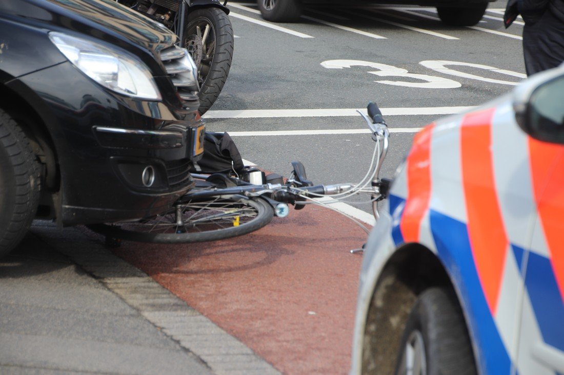 Vrouw schrikt en valt Tramstraat Katwijk