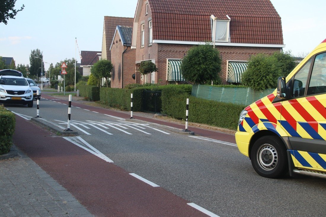 Fietser knalt tegen middengeleiding Voorhout