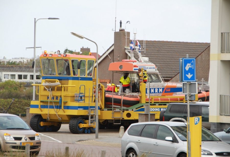 Kitesurfer in problemen Noordwijk