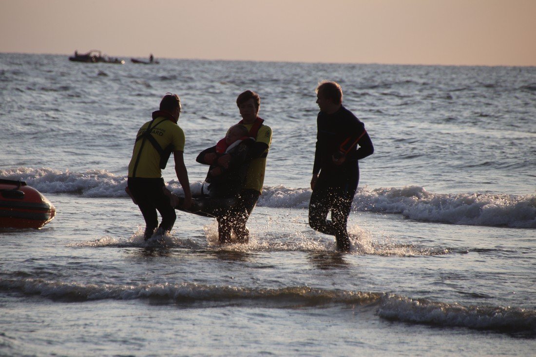 Grote oefening strand Katwijk