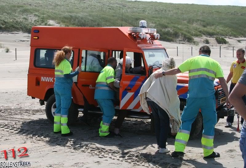 Inzet  NRB en KNRM  voor vastgelopen rupsvoertuig Langevelderslag Noordwijk