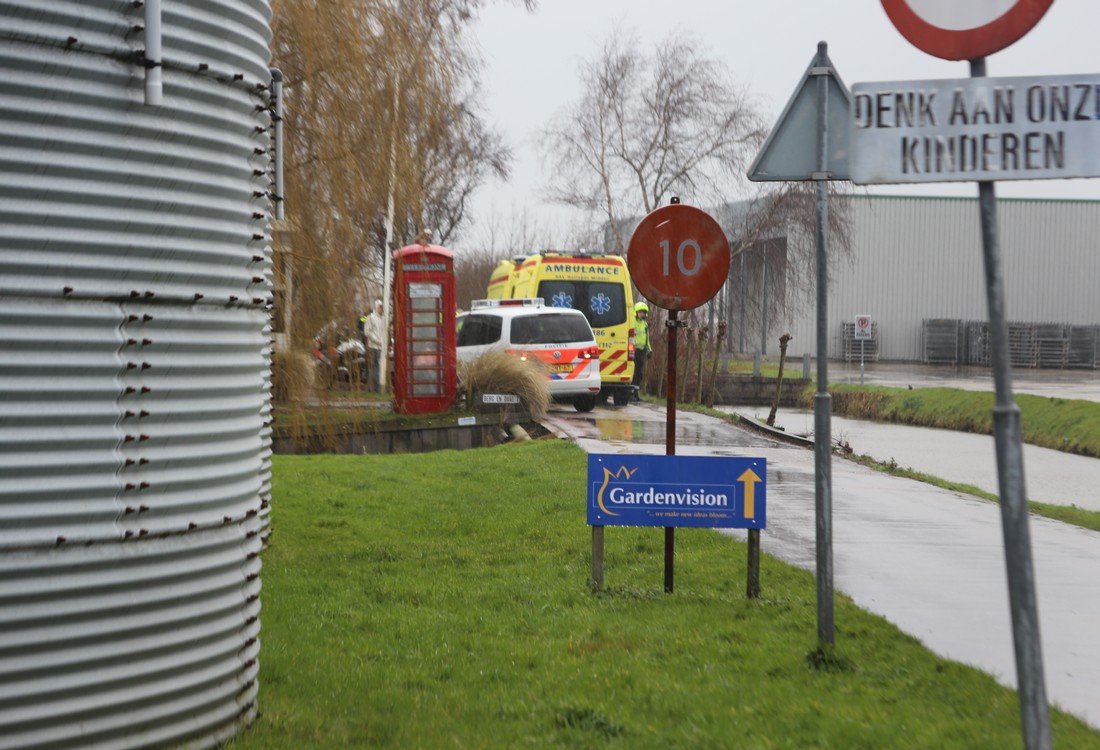 Auto te water Berg en Daal Voorhout