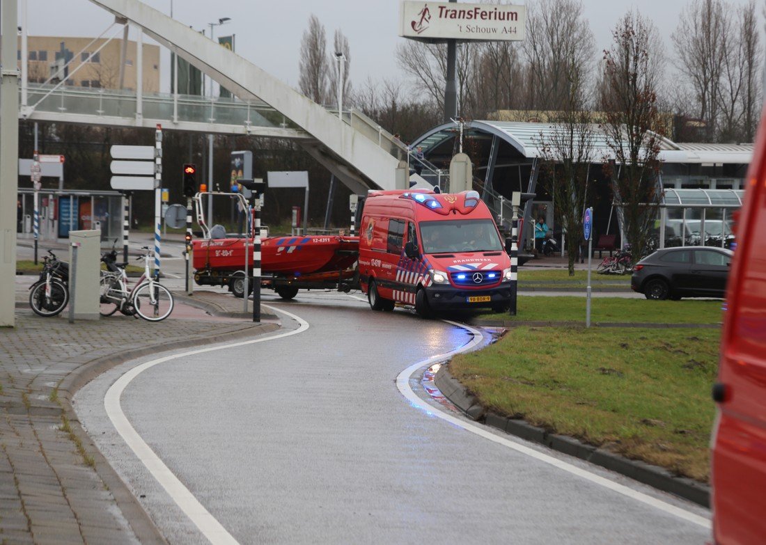 Auto te water Ir G Tjalmaweg N206 Oegstgeest