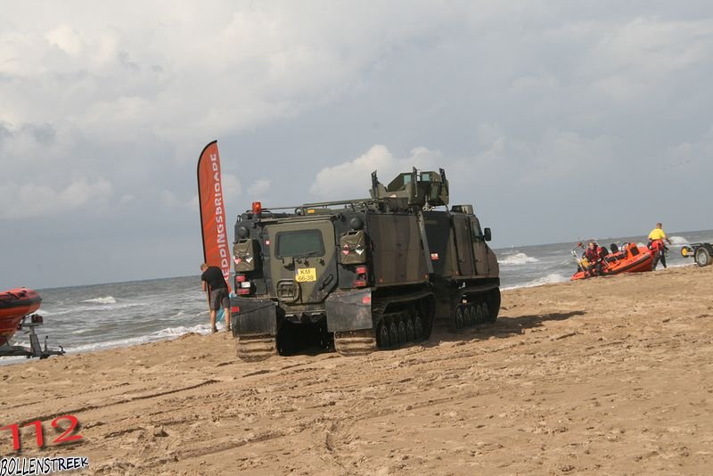 NRB en KNRM assisteren bij aankomst André Kuipers strand Noordwijk