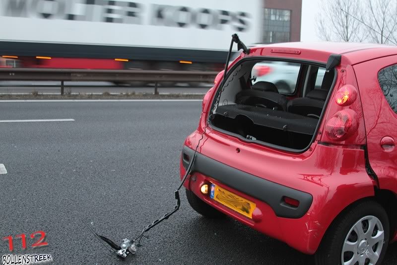 5 voertuigen botsen tegen elkaar A44 12,5 Sassenheim