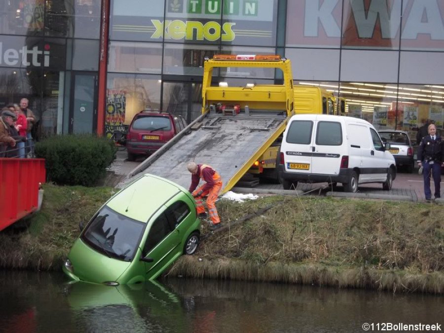 Auto te water Spaarneweg Cruquius