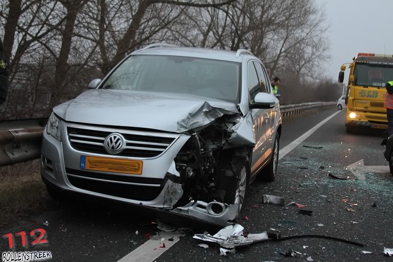 5 voertuigen botsen tegen elkaar A44 12,5 Sassenheim