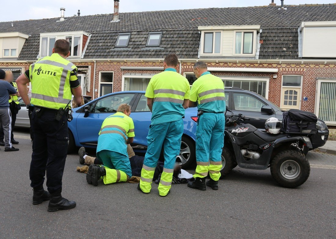 Quadrijder klapt op voorligger Brouwerstraat Rijnsburg