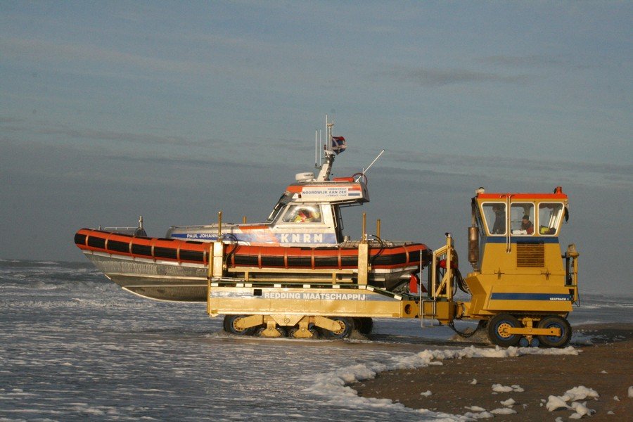 Surfer in problemen  Katwijk