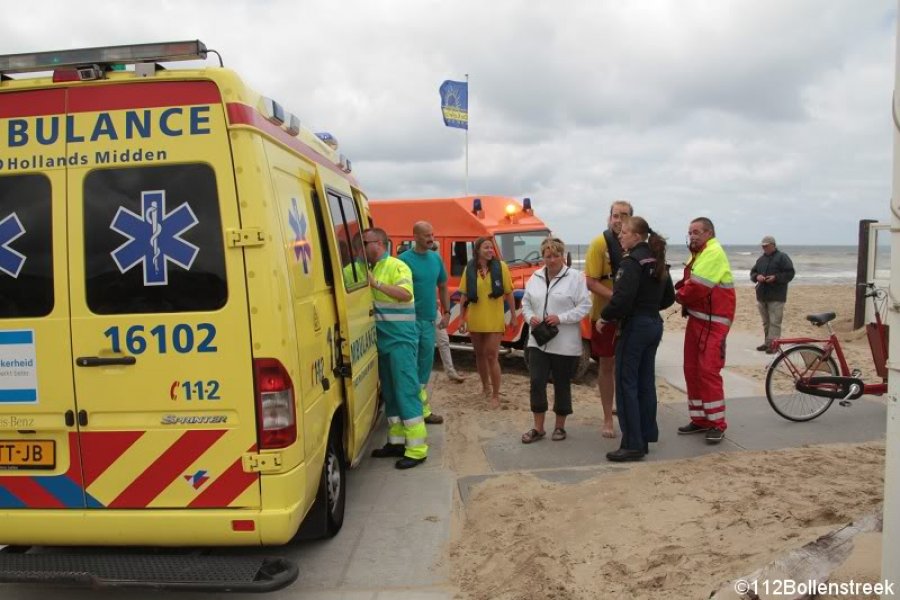 Reddingsactie strand Noordwijk