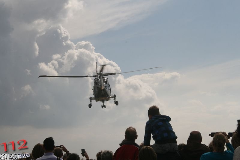 NRB en KNRM assisteren bij aankomst André Kuipers strand Noordwijk