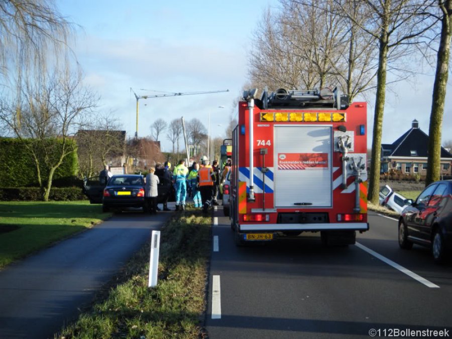 Auto te water IJweg Zwanenburg