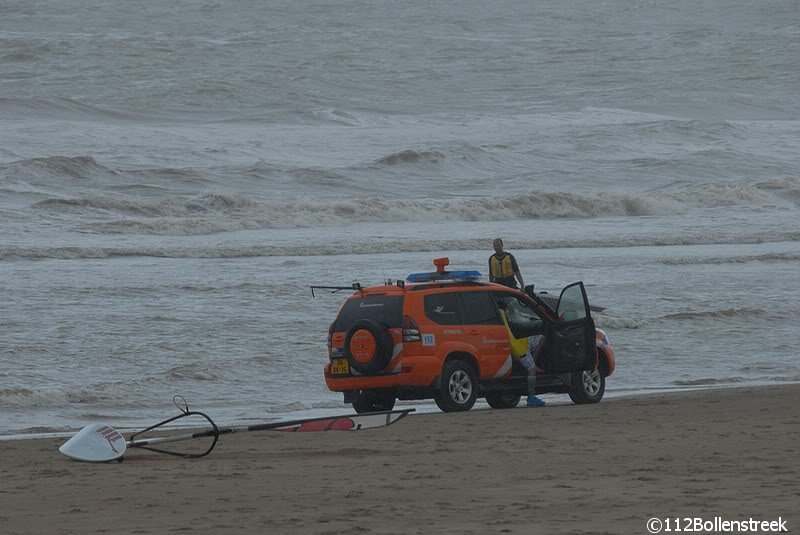 KRB assisteert kitesurfer Katwijk