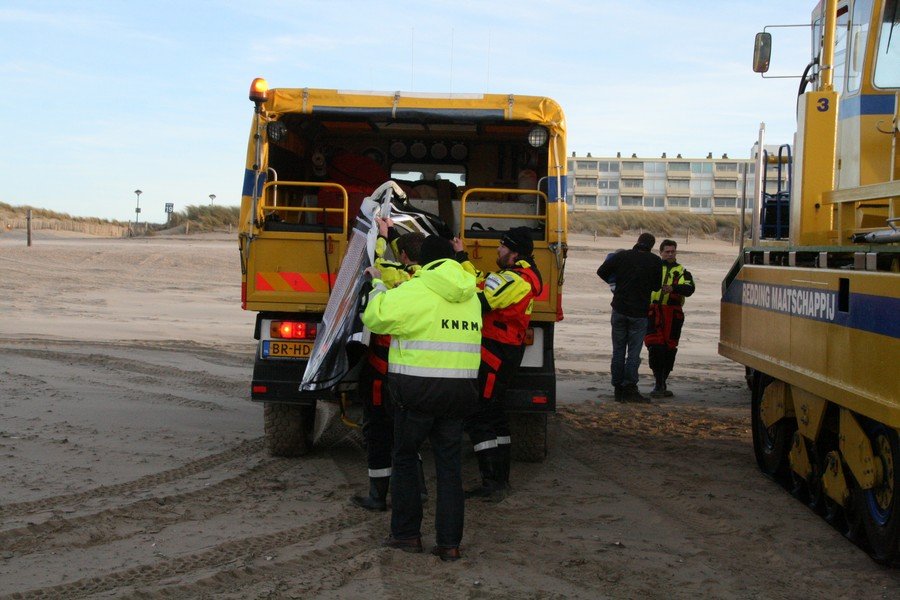 Surfer in problemen  Katwijk