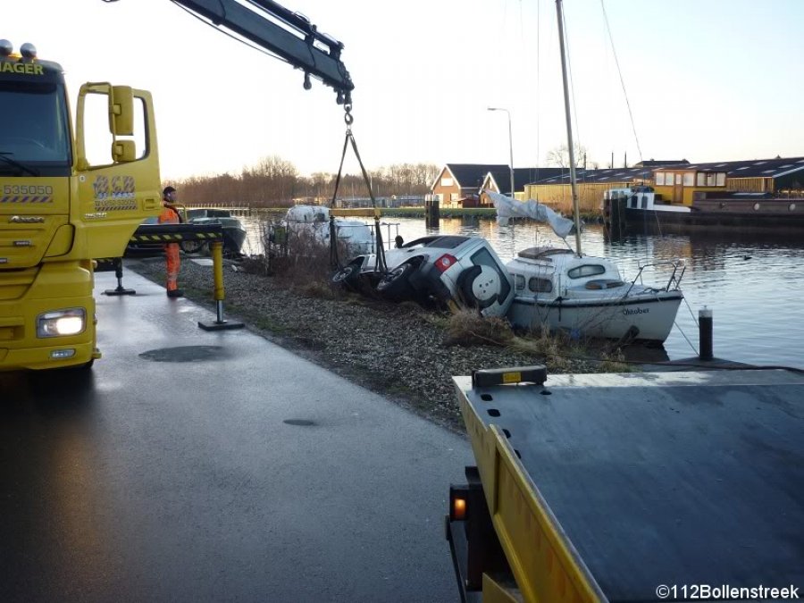 Auto ramt boot Huigsloterdijk Buitenkaag