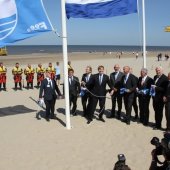 Blauwe vlag gehesen in Noordwijk door Prins Willem-Alexander