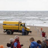 NRB en KNRM assisteren bij aankomst André Kuipers strand Noordwijk