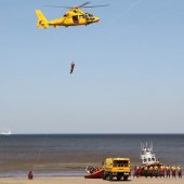 Blauwe vlag gehesen in Noordwijk door Prins Willem-Alexander