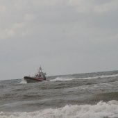 NRB en KNRM assisteren bij aankomst André Kuipers strand Noordwijk