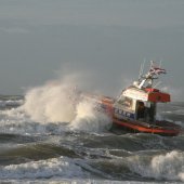 Surfer in problemen  Katwijk