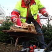 Kerstbomen verkoop gestart Jeroensplein voor goede doel