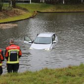 Auto te water Ir G Tjalmaweg N206 Oegstgeest