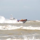 Surfer in problemen Katwijk