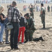 NRB en KNRM assisteren bij aankomst André Kuipers strand Noordwijk